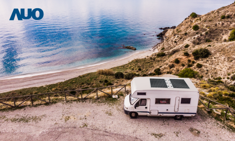 「可撓輕量化太陽光電板SunCurva」使用輕量特殊耐候型複合板取代傳統太陽能板的玻璃前板，不僅降低70%重量，每米平方僅3Kg；具有抗衝擊性能及通過電磁相容性測試，可應用於交通運輸工具，如露營車、遊艇等